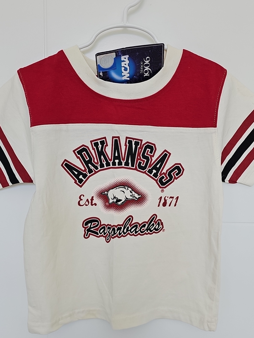 NWT Arkansas Razorbacks Kids Red & White Short Sleeve T‑Shirt Kids Sz 4T